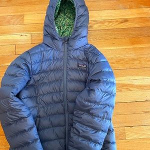 Kids Patagonia reversible jacket, size XXL (ages: 16-18), and reverseable.